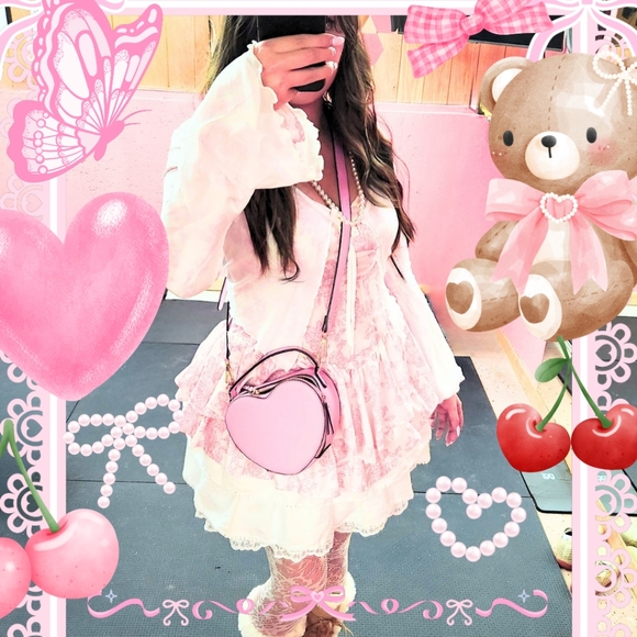 Meet your Posher, Cynthia - Picture 1 of 1